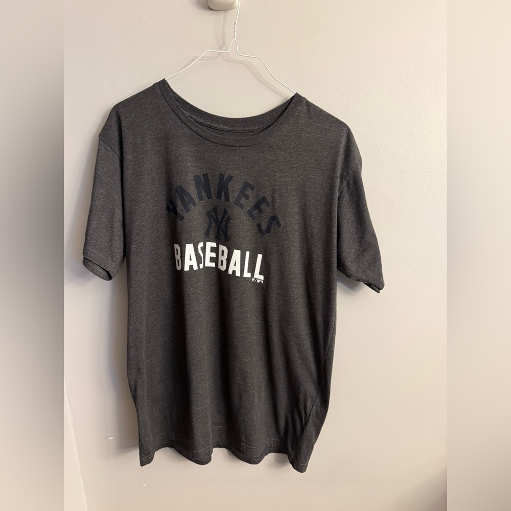 Fanatics Dark Gray Yankees Baseball Short Sleeve Tee